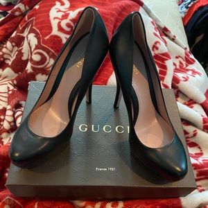 Authentic Gucci Black Pumps NIB